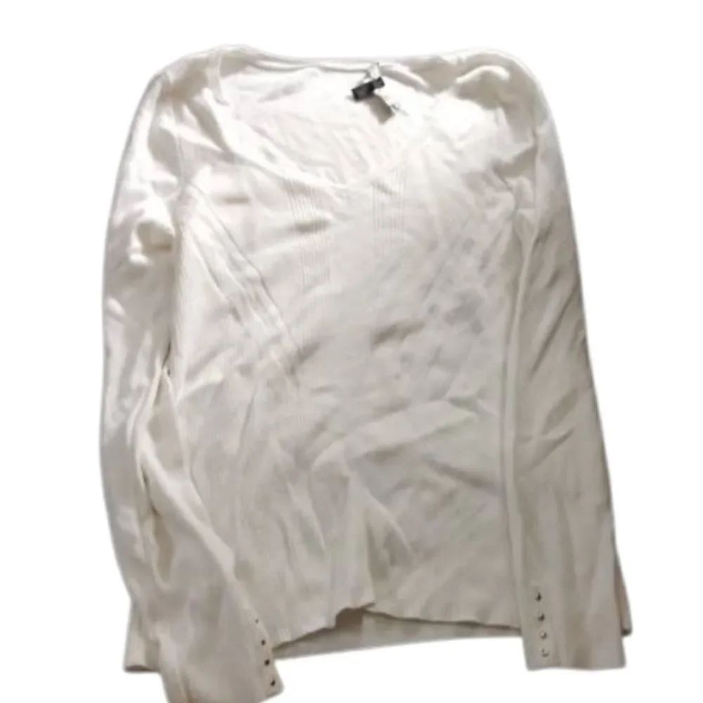 White House Black Market cream v-neck sweater (tag unstitched on one side) 234